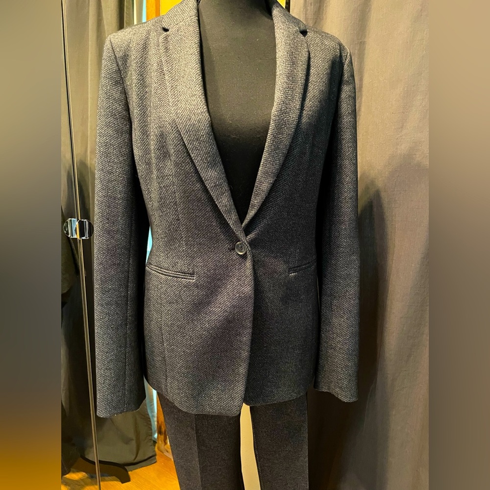 Gray Ann Taylor suit - size 6